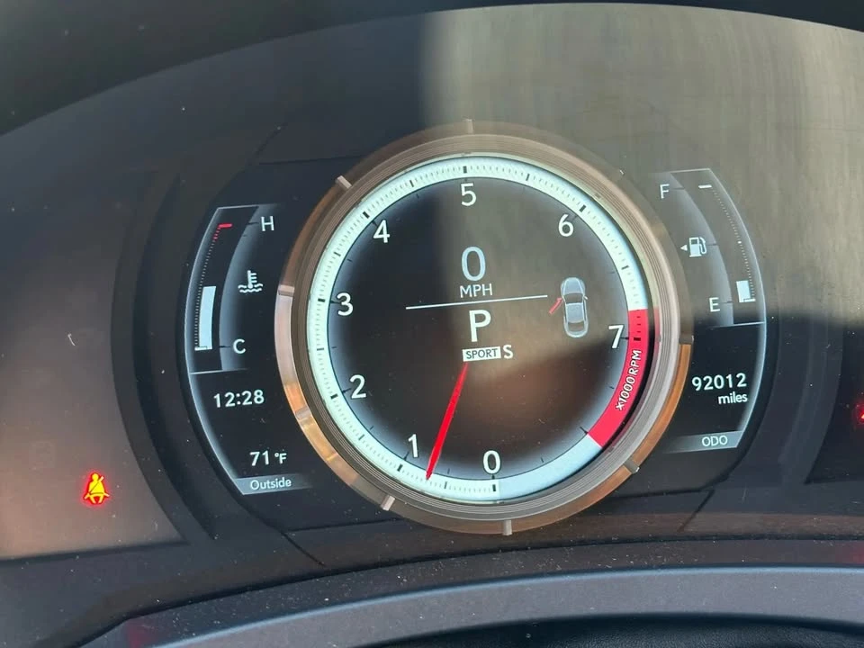 2018 Lexus RC - Image 11 of 20