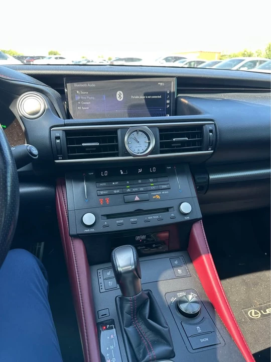 2018 Lexus RC - Image 6 of 10