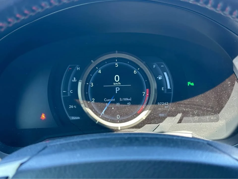 2018 Lexus RC - Image 5 of 10