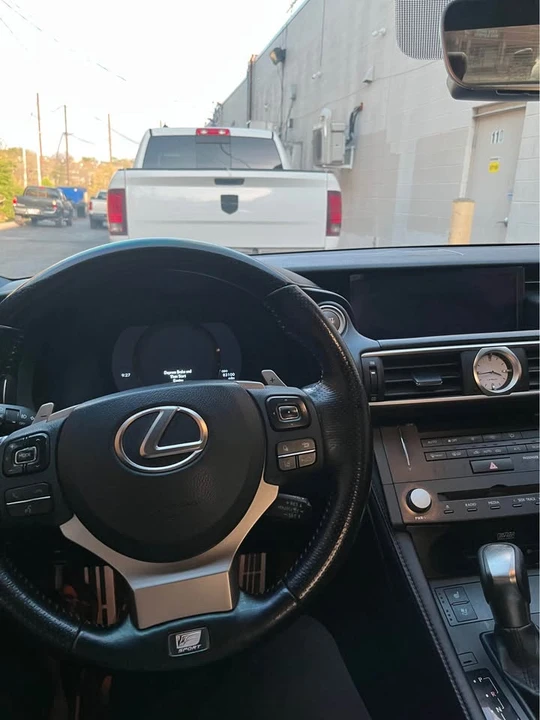 2018 Lexus RC - Image 9 of 9