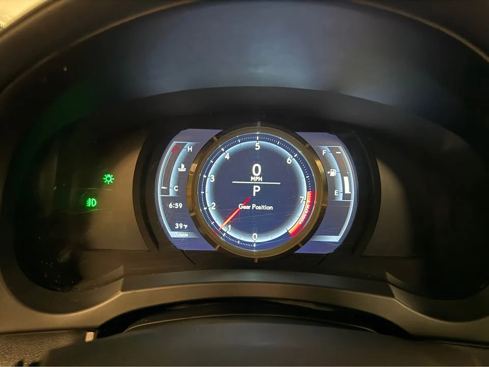2018 Lexus RC - Image 8 of 14