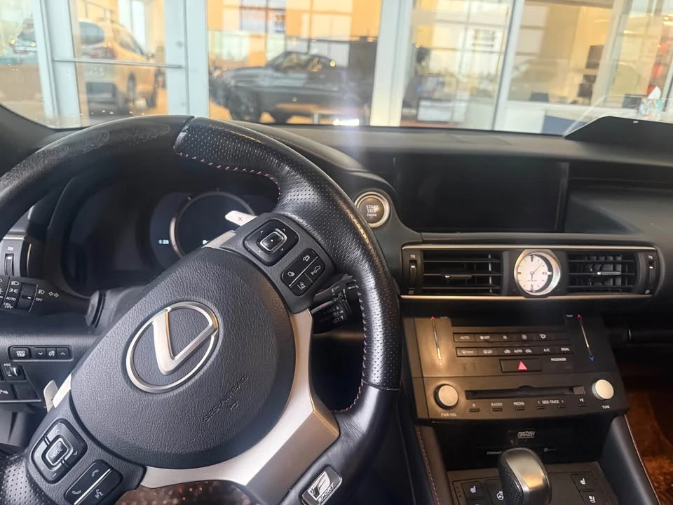 2018 Lexus RC - Image 11 of 12