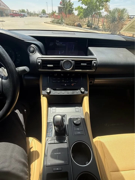 2018 Lexus RC - Image 9 of 11