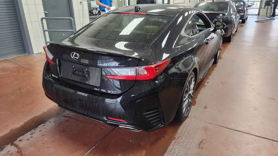 2018 Lexus RC - Image 5 of 10