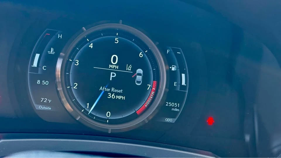 2018 Lexus RC F - Image 12 of 20