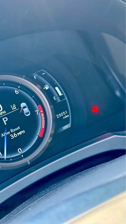 2018 Lexus RC F - Image 13 of 20