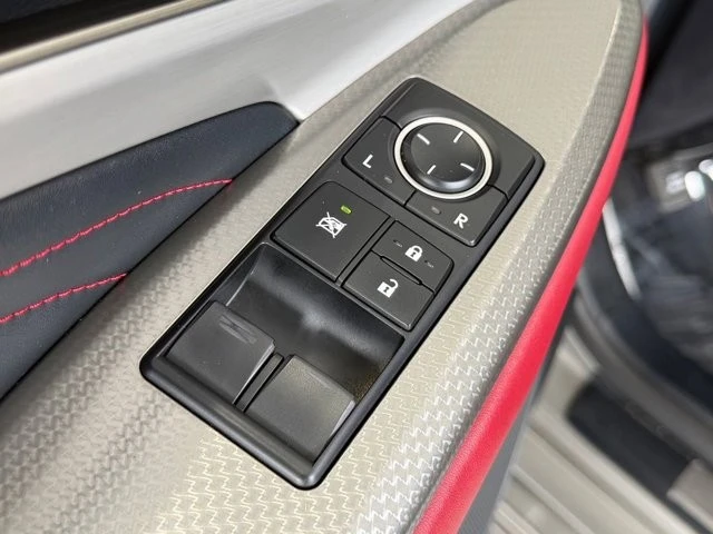 2018 Lexus RC - Image 19 of 31