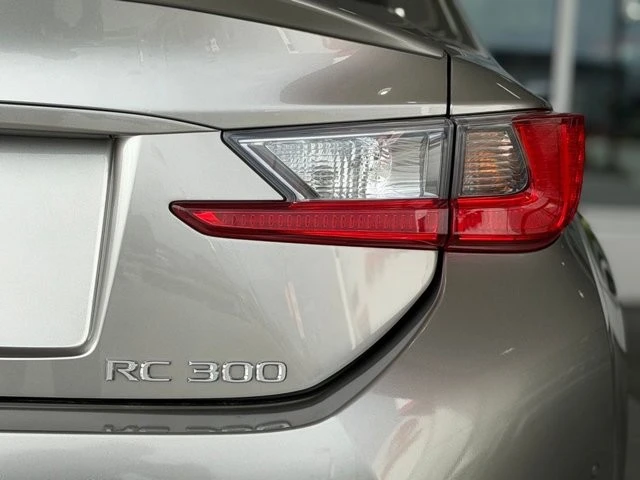 2018 Lexus RC - Image 13 of 31