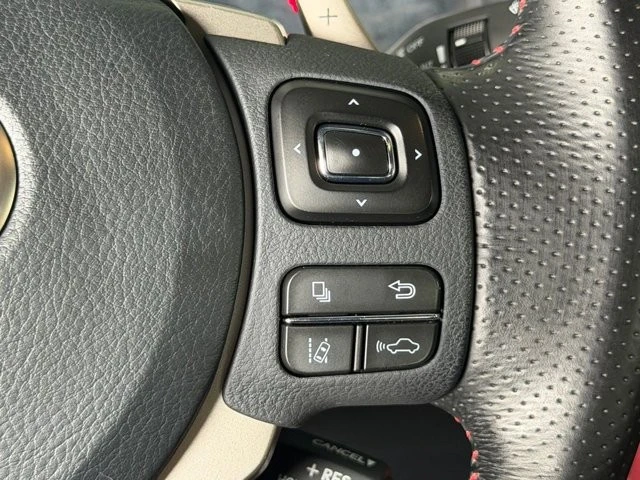 2018 Lexus RC - Image 26 of 31