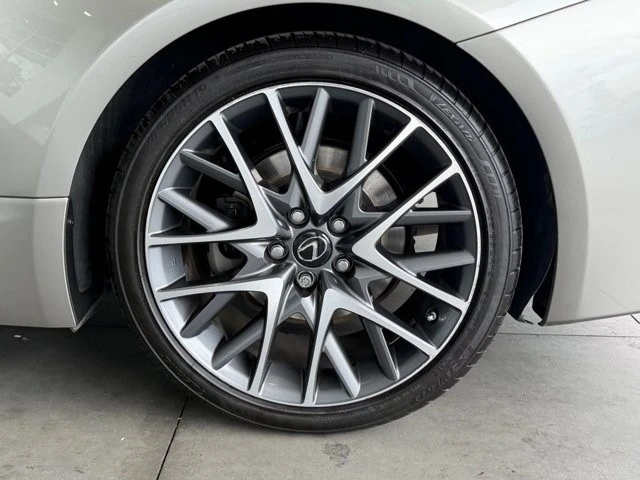 2018 Lexus RC - Image 16 of 31