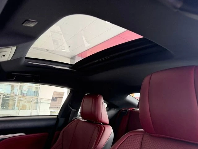 2018 Lexus RC - Image 23 of 31