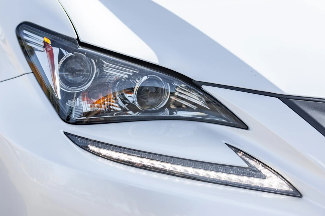 2018 Lexus RC - Image 13 of 31