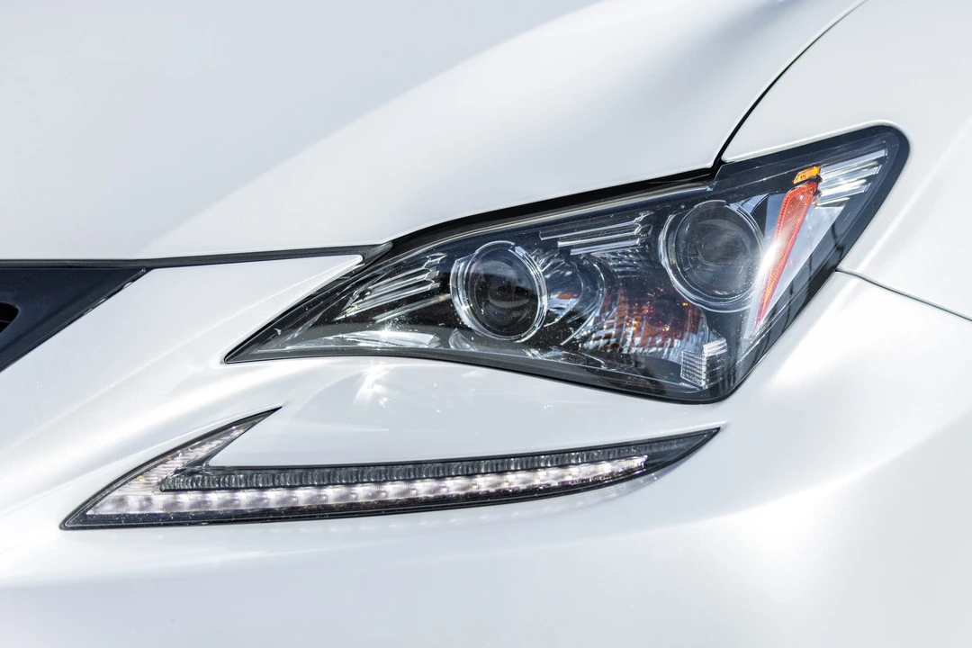 2018 Lexus RC - Image 15 of 31