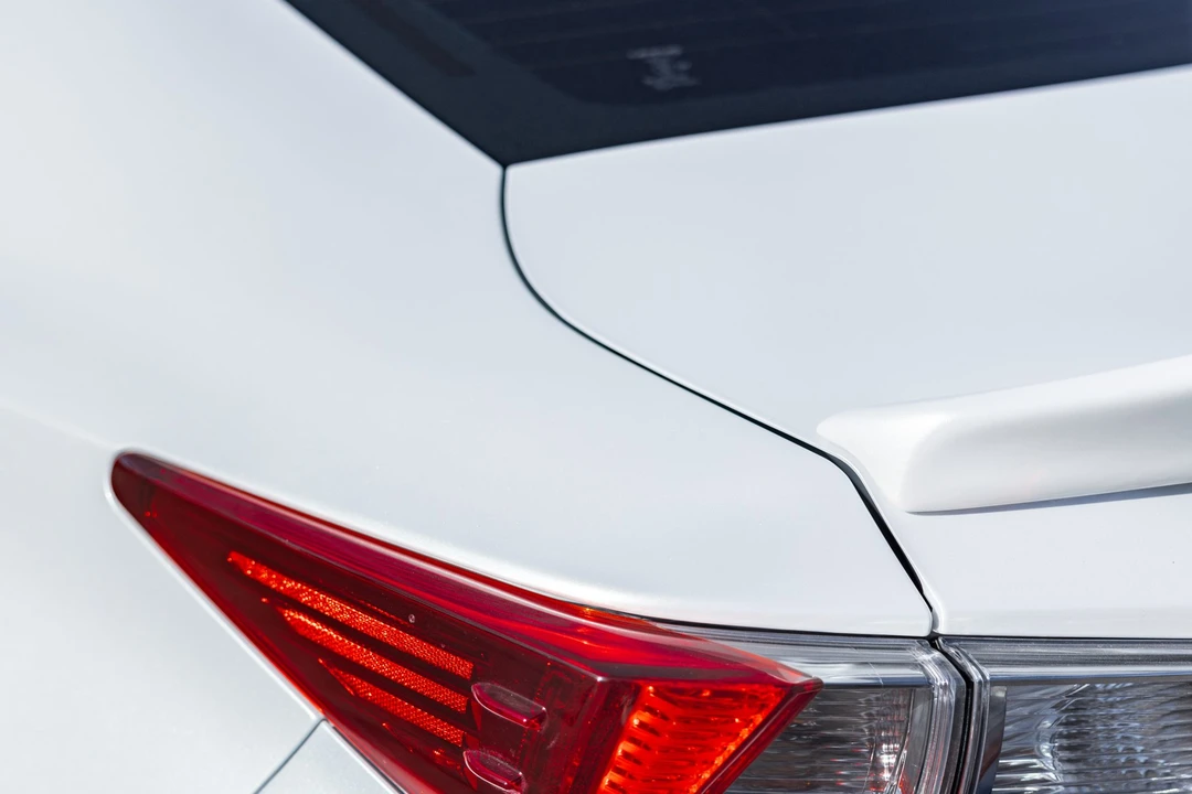2018 Lexus RC - Image 29 of 31