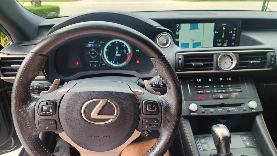 2018 Lexus RC - Image 5 of 10