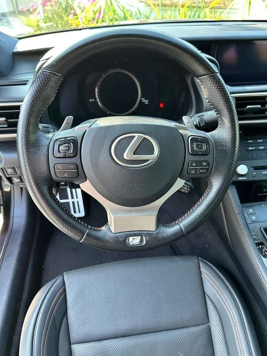 2018 Lexus RC - Image 7 of 10