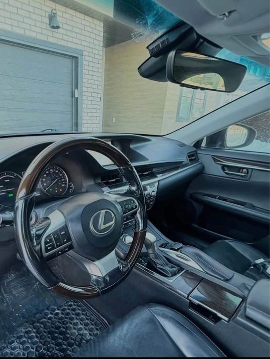 2018 Lexus ES 6th Gen - Image 9 of 11