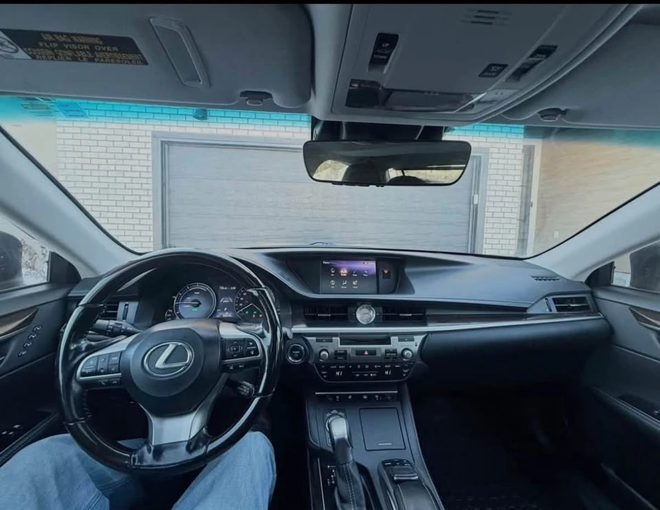 2018 Lexus ES 6th Gen - Image 10 of 11