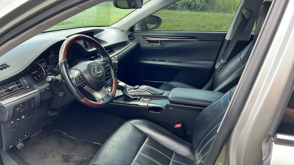 2018 Lexus ES 6th Gen - Image 10 of 19
