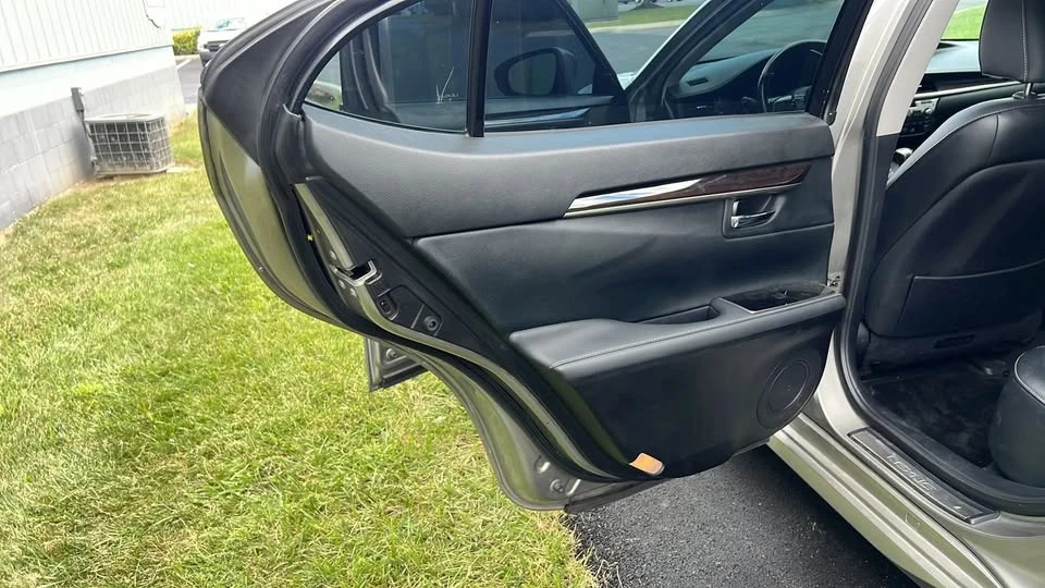 2018 Lexus ES 6th Gen - Image 11 of 19