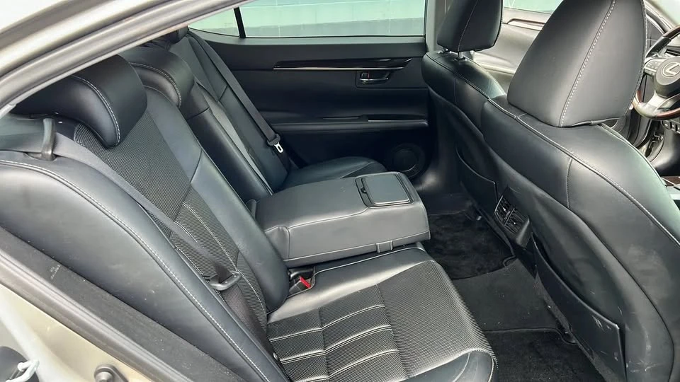 2018 Lexus ES 6th Gen - Image 14 of 19