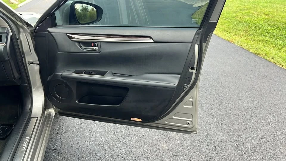 2018 Lexus ES 6th Gen - Image 15 of 19
