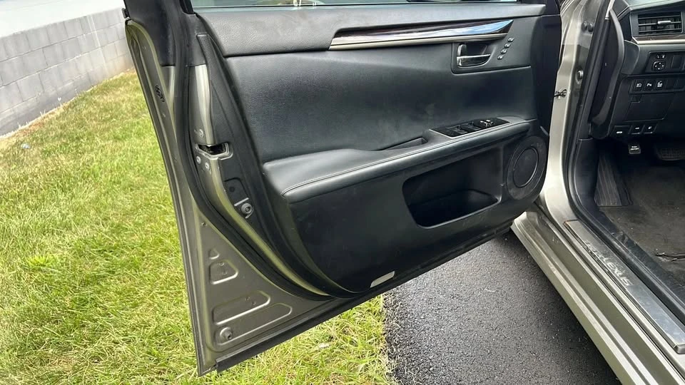 2018 Lexus ES 6th Gen - Image 9 of 19
