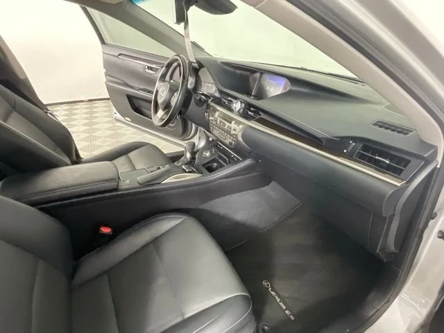 2018 Lexus ES 6th Gen - Image 19 of 20