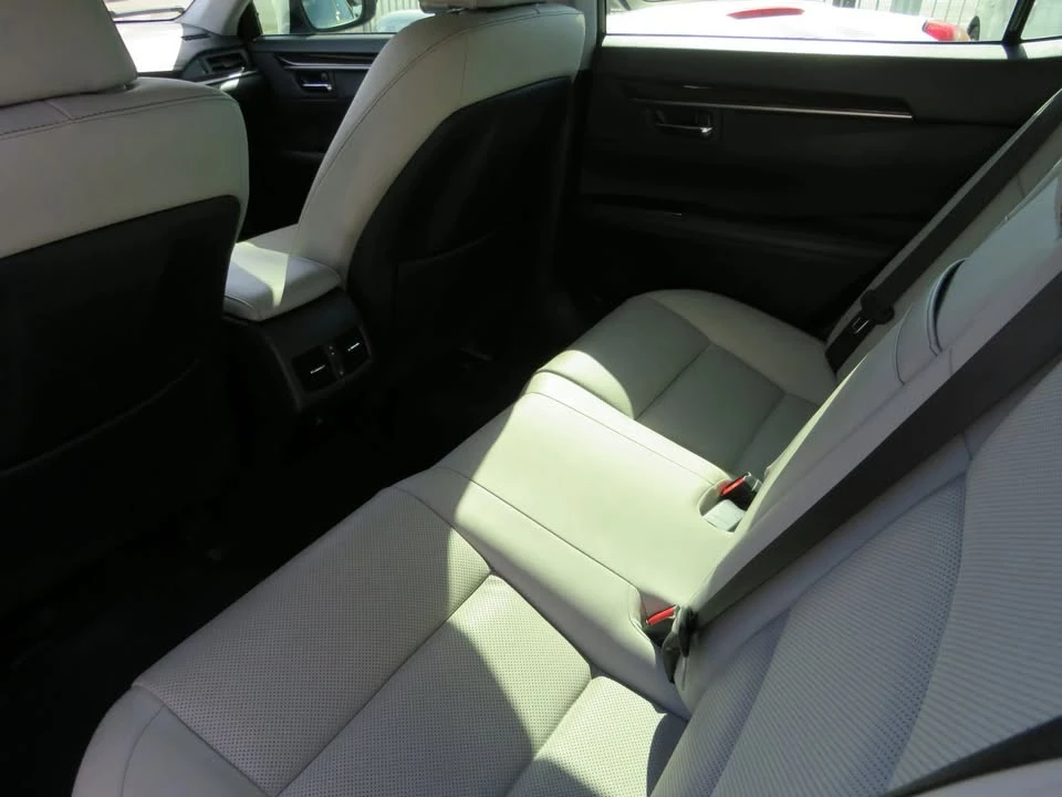 2018 Lexus ES 6th Gen - Image 19 of 20