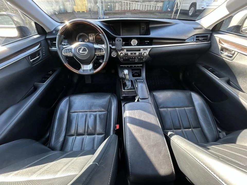 2018 Lexus ES 6th Gen - Image 16 of 20