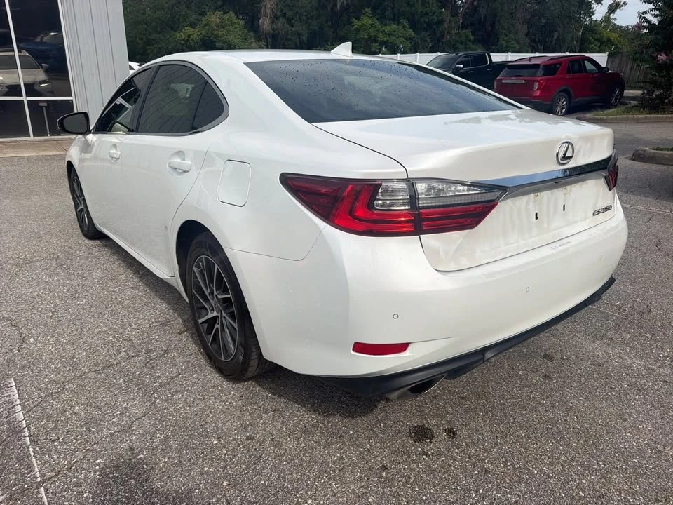 2018 Lexus ES 6th Gen - Image 9 of 15