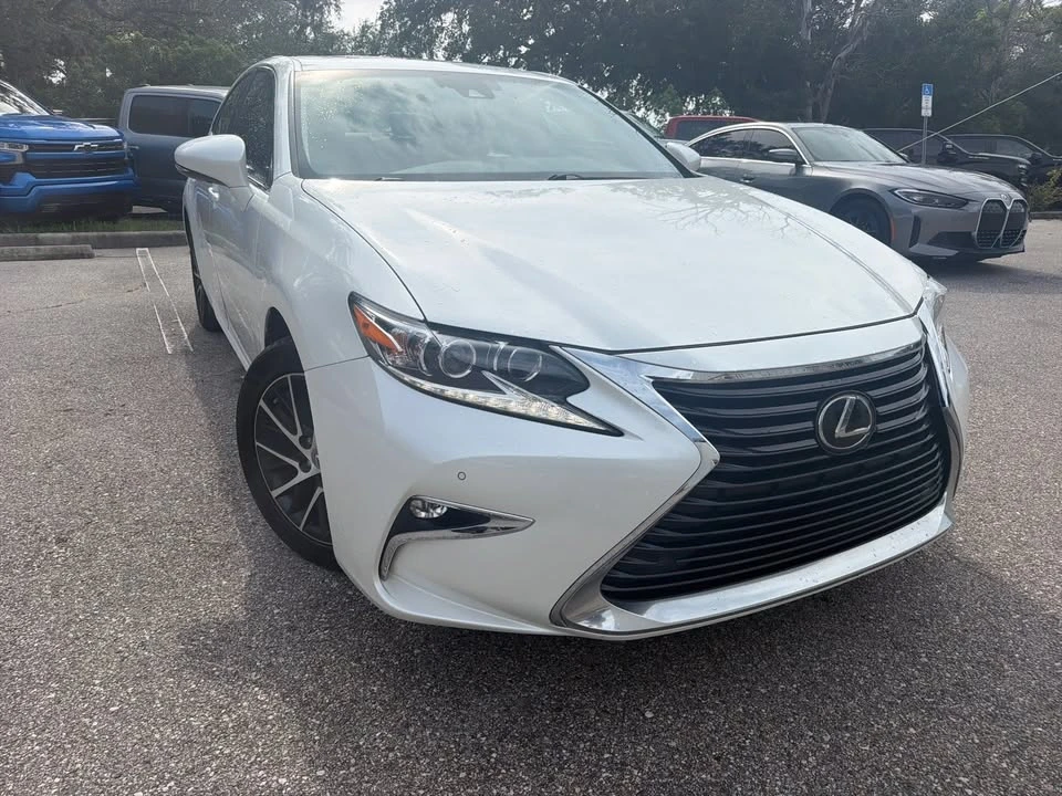 2018 Lexus ES 6th Gen - Image 5 of 15