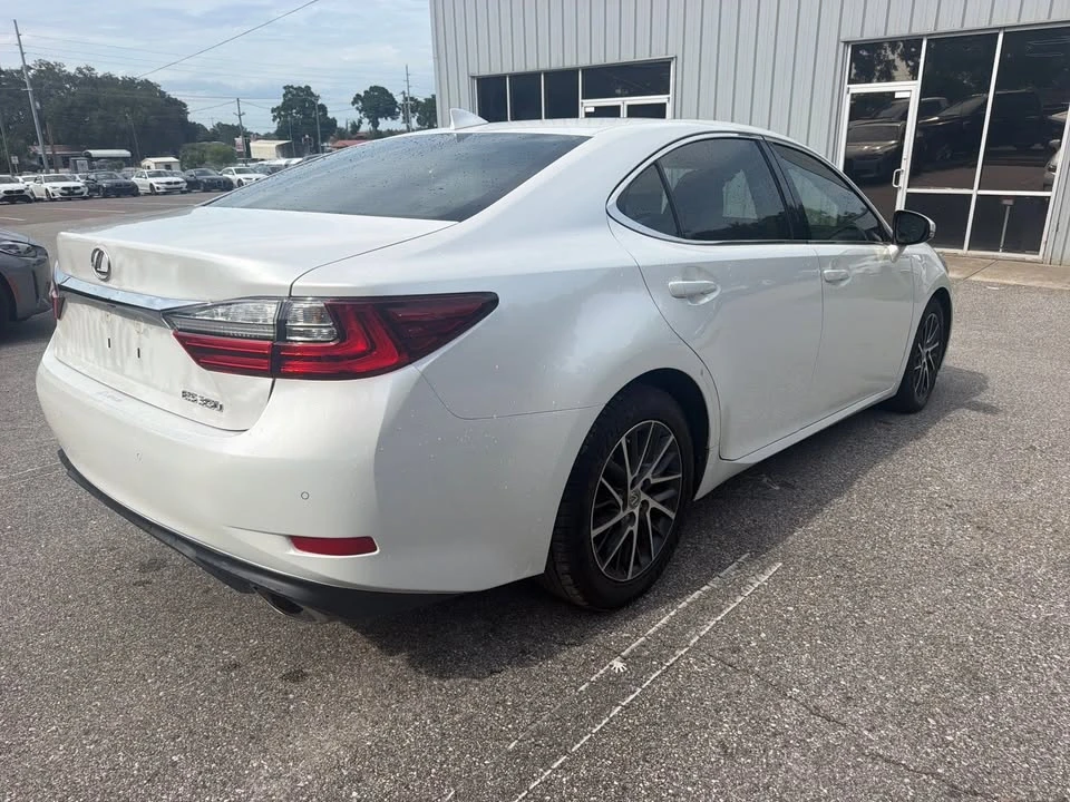2018 Lexus ES 6th Gen - Image 8 of 15