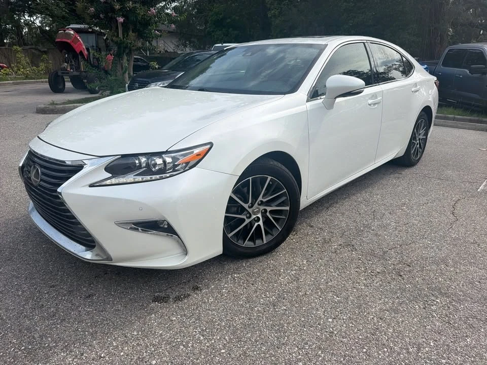 2018 Lexus ES 6th Gen - Image 3 of 15
