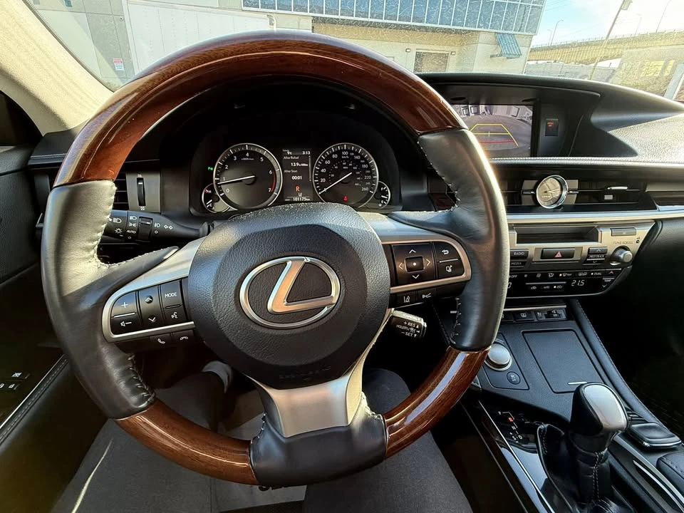 2018 Lexus ES 6th Gen - Image 16 of 20