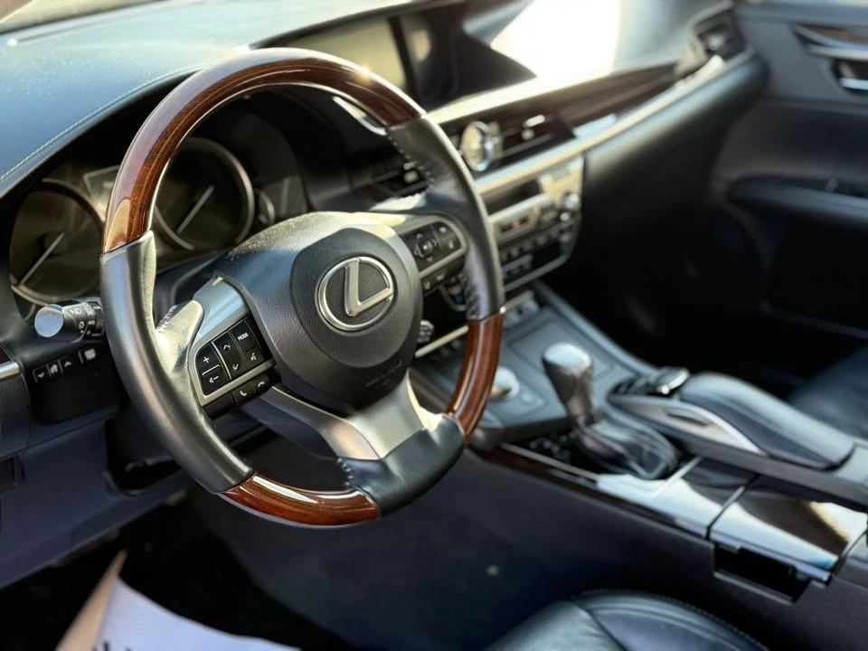 2018 Lexus ES 6th Gen - Image 17 of 20