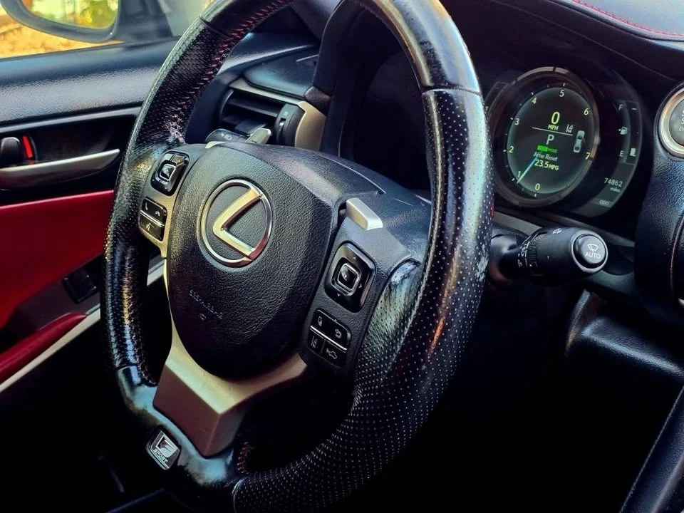 2018 Lexus IS 3rd Gen - Image 16 of 20