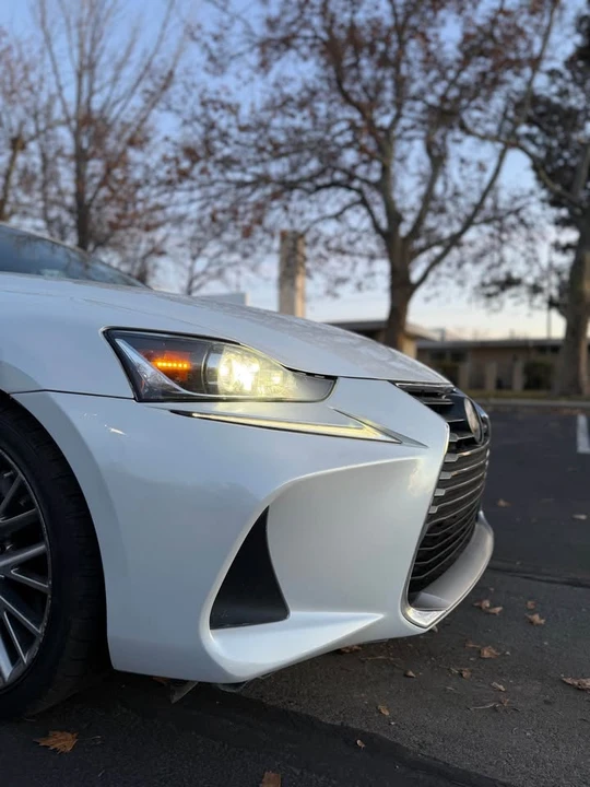 2018 Lexus IS 3rd Gen - Image 16 of 20