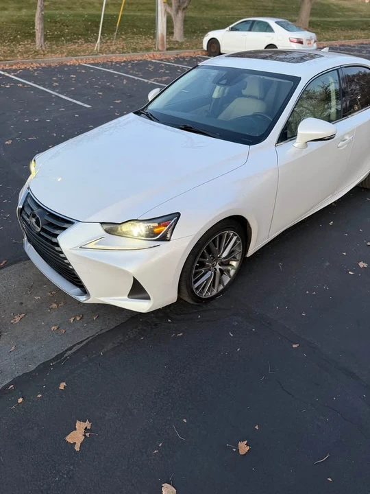 2018 Lexus IS 3rd Gen - Image 17 of 20