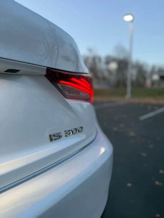 2018 Lexus IS 3rd Gen - Image 14 of 20