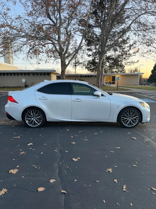 2018 Lexus IS 3rd Gen - Image 15 of 20