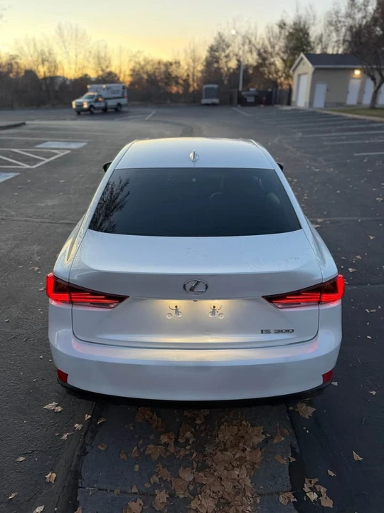2018 Lexus IS 3rd Gen - Image 18 of 20