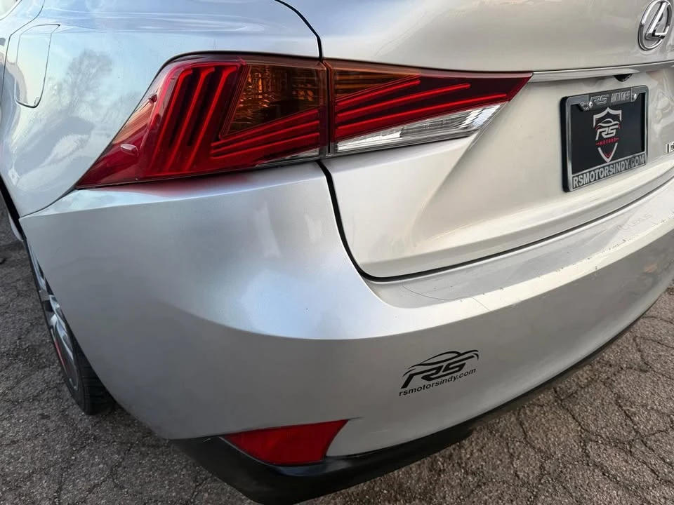 2018 Lexus IS 3rd Gen - Image 18 of 19