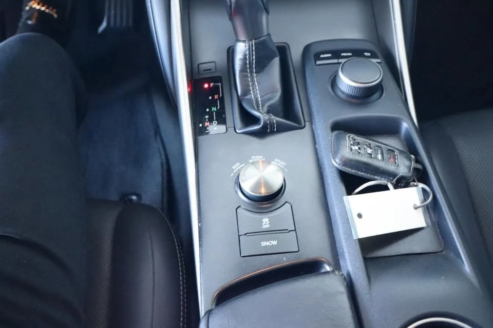 2018 Lexus IS 3rd Gen - Image 19 of 20