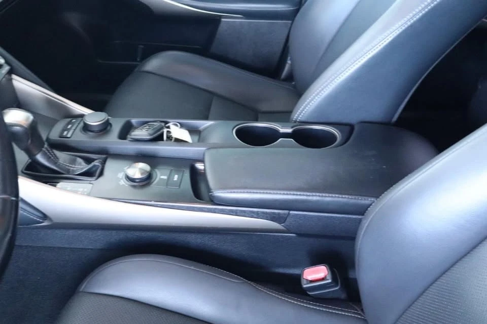 2018 Lexus IS 3rd Gen - Image 17 of 20
