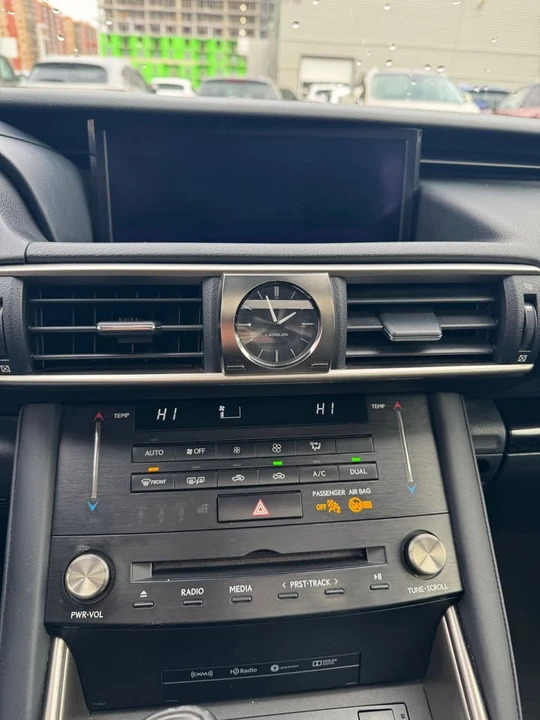 2018 Lexus IS 3rd Gen - Image 9 of 20