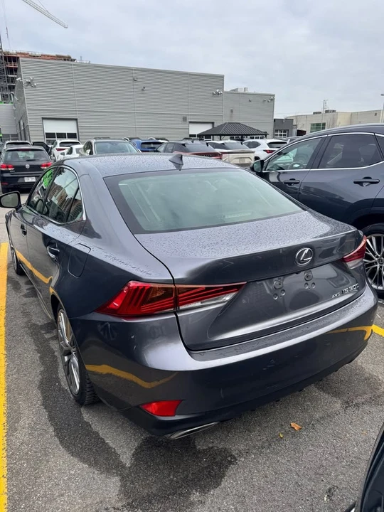 2018 Lexus IS 3rd Gen - Image 18 of 20