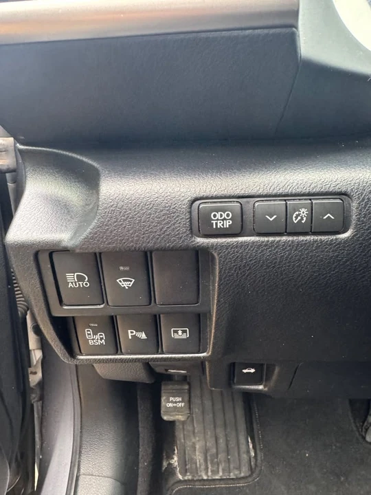 2018 Lexus IS 3rd Gen - Image 8 of 20