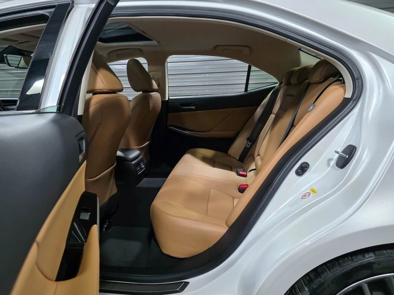 2018 Lexus IS 3rd Gen - Image 15 of 20