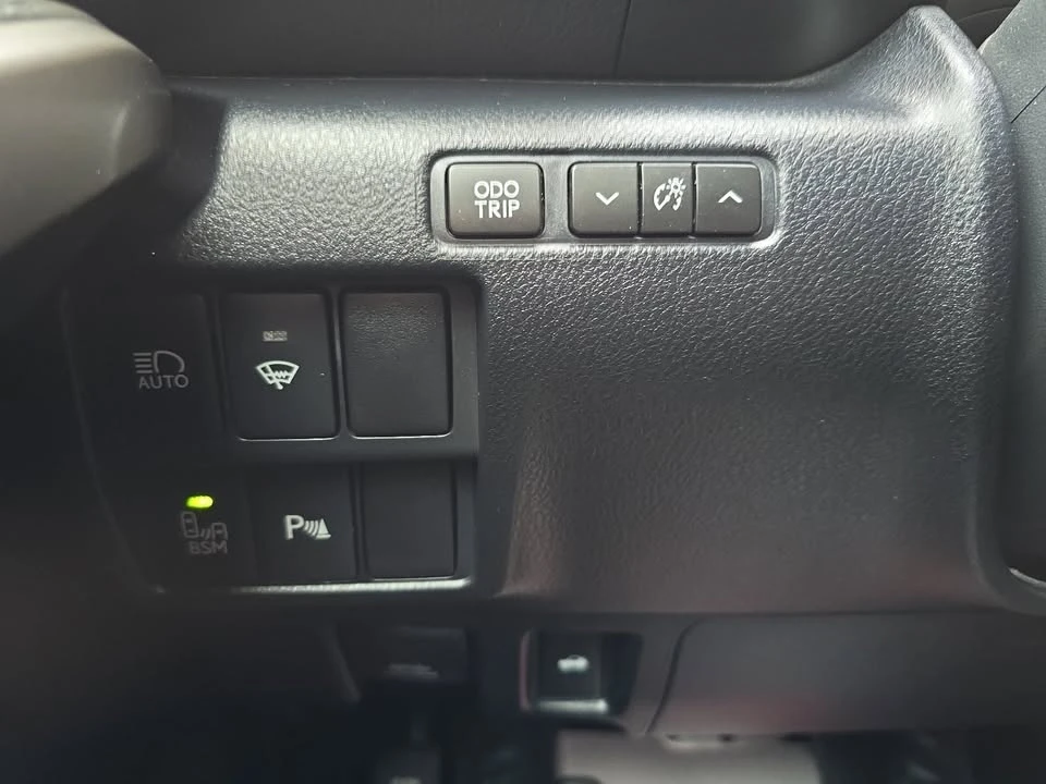2018 Lexus IS 3rd Gen - Image 17 of 20